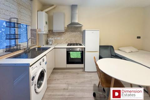 Studio to rent, Clarence Road, Clapton,London, E5