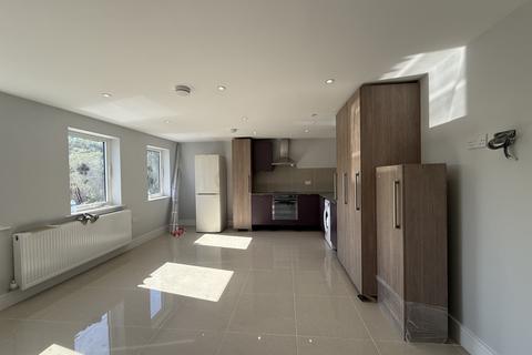 3 bedroom maisonette to rent, Merryfield Gardens, HA7