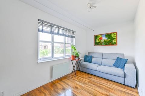 109 Lowry Crescent, Mitcham, CR4 3NX