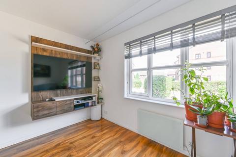 109 Lowry Crescent, Mitcham, CR4 3NX