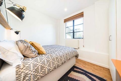 2 bedroom flat for sale, Sternhall Lane, London SE15