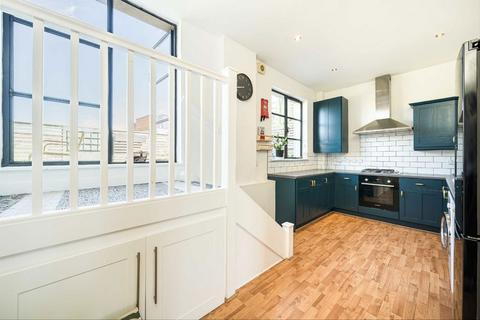 2 bedroom flat for sale, Sternhall Lane, London SE15