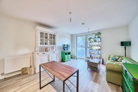1 bedroom apartment for sale, Cranton Avenue, Hayes, UB3 4FT