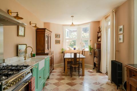 4 bedroom terraced house for sale, Ferndale Road, London E11
