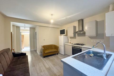 Studio to rent, Clarence Road, London, E5