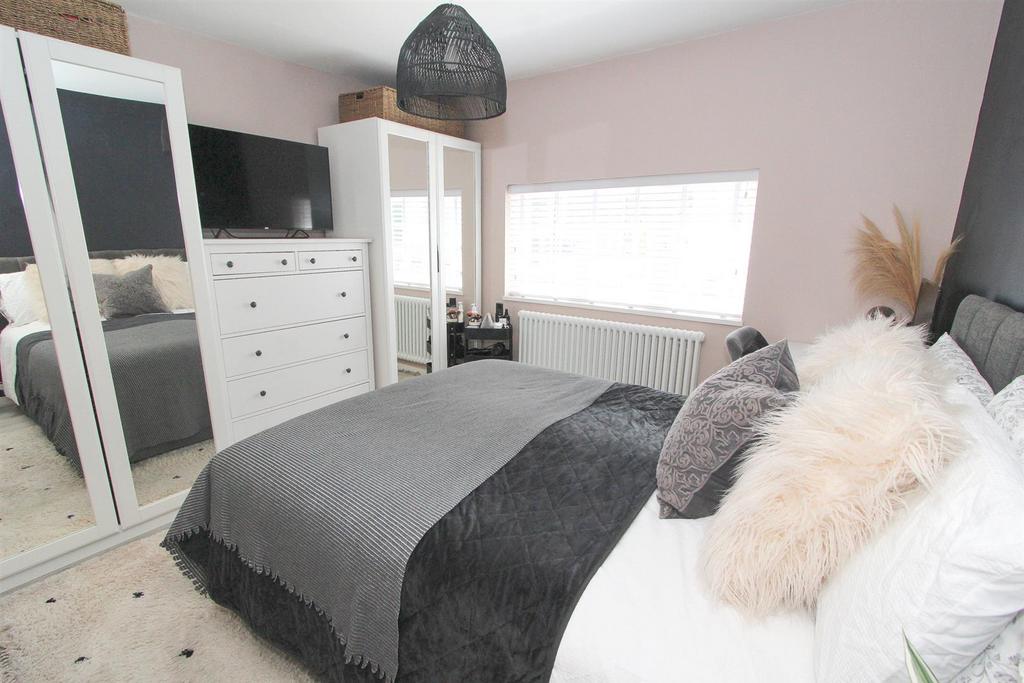 Bed 1.jpg