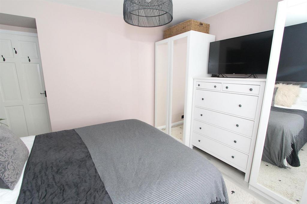 Bed 1b.jpg