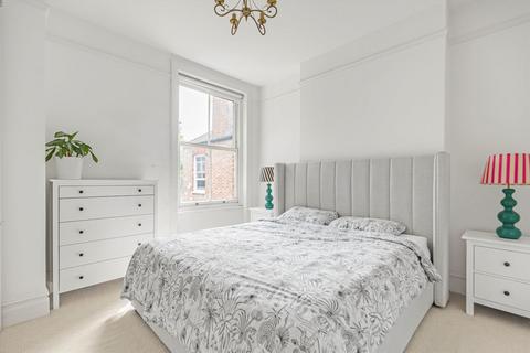3 bedroom flat for sale, Flanders Road, London W4