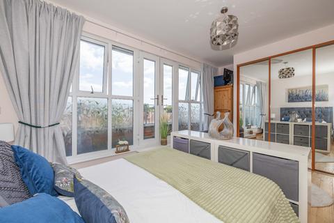 2 bedroom penthouse to rent, Barton Mill Road, Canterbury, Kent, CT1