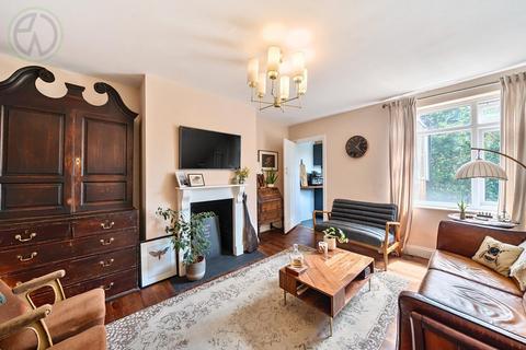 134 Lavender Avenue, Mitcham, CR4 3HP