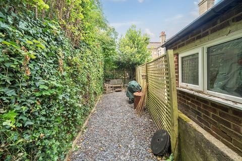 134 Lavender Avenue, Mitcham, CR4 3HP
