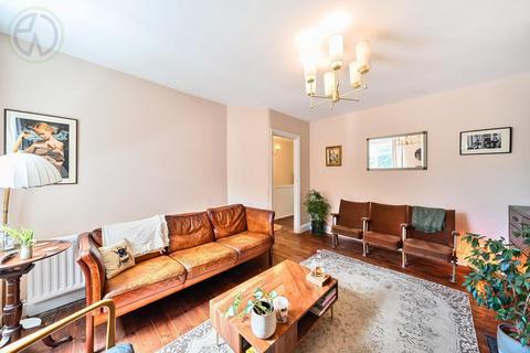 134 Lavender Avenue, Mitcham, CR4 3HP