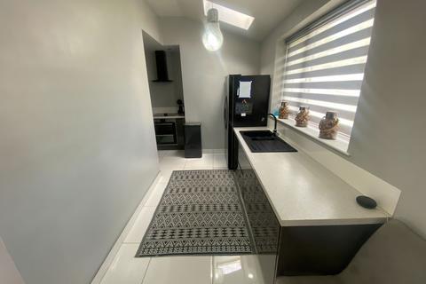 28 Ashton Crescent, Chadderton, Oldham, OL9 8HE