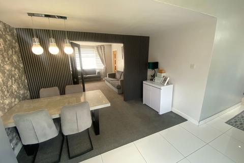 28 Ashton Crescent, Chadderton, Oldham, OL9 8HE