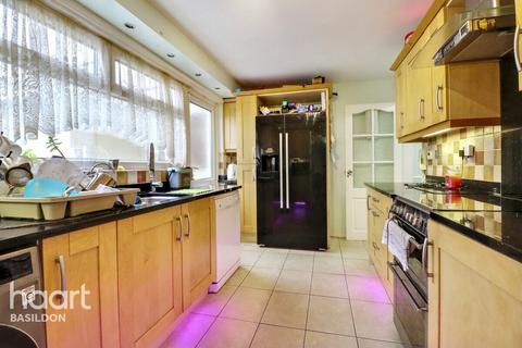 352 Falstones, Basildon, SS15 5DX