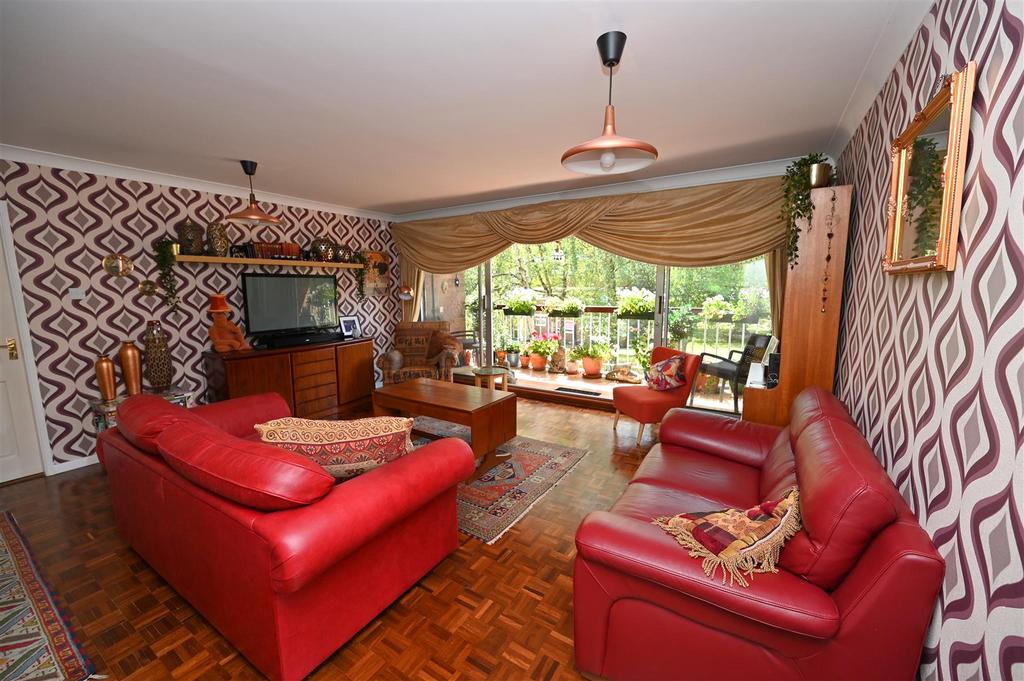 Living room3.JPG