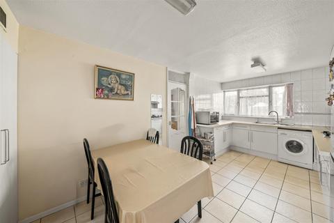 undefined, Logan Close, Hounslow TW4