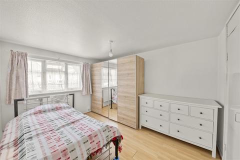 undefined, Logan Close, Hounslow TW4