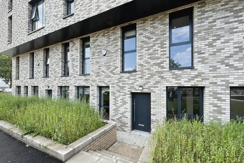 3 bedroom maisonette to rent, Duncan Street, Salford, M5