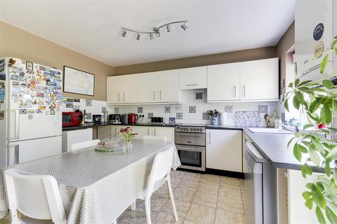 undefined, Skithorne Rise, Lowdham NG14