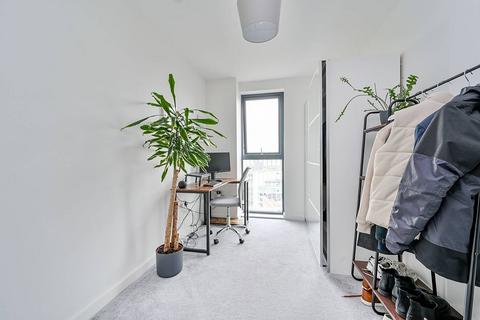 2 bedroom flat for sale, Lakeside Drive, Park Royal, London, NW10
