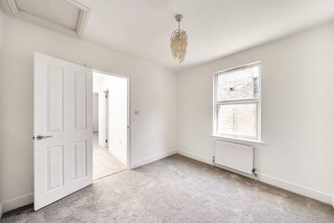 6 Yeats Close, London, W7 1NE
