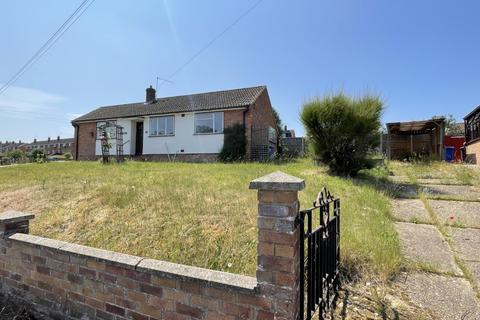 2 bedroom detached bungalow for sale, 62 Tower Mill Road, Bungay, Suffolk NR35 1RJ