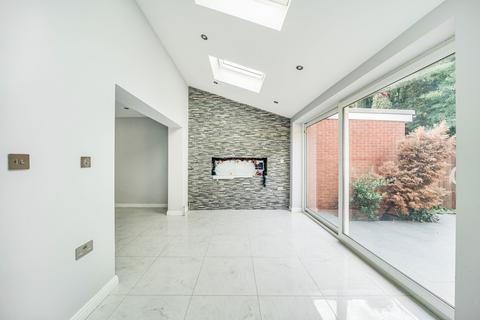 20 Frogmore Gardens, Hayes, UB4 8AN