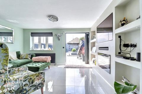 2 bedroom semi-detached bungalow for sale, The Avenue, Clacton-On-Sea