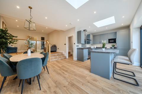 4 bedroom semi-detached house for sale, Sandhurst Road, Sidcup
