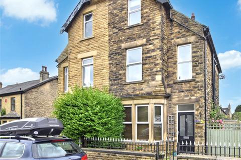 3 bedroom end of terrace house for sale, South Parade, Pudsey, West Yorkshire