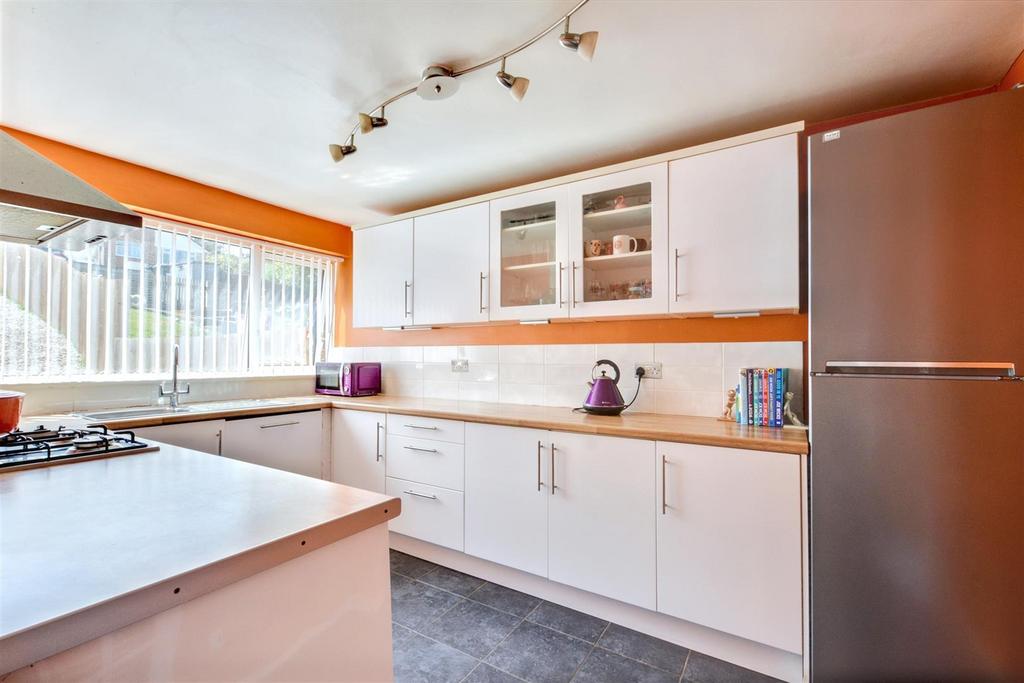 Kitchen 2.jpeg