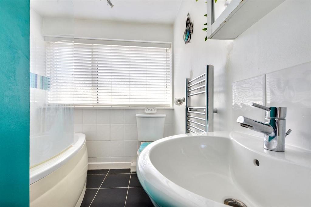 Bathroom 2.jpeg