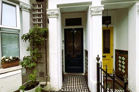 2 bedroom apartment for sale, Woodland Road, London E4