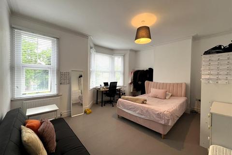 2 bedroom apartment for sale, Woodland Road, London E4