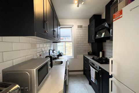 2 bedroom apartment for sale, Woodland Road, London E4