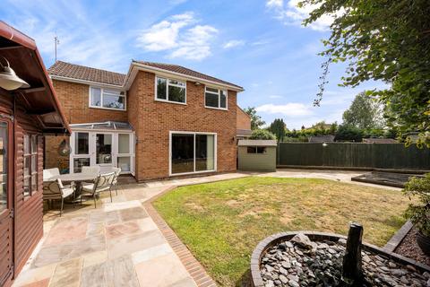Ferndown, Horley RH6