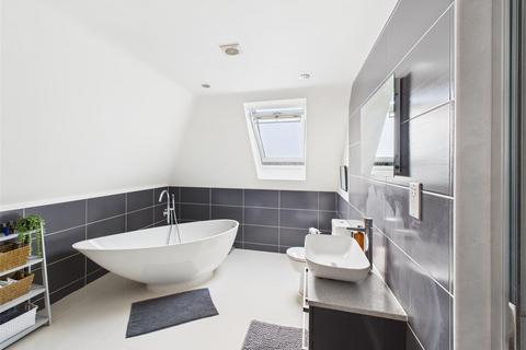70a Fleet End Road, Warsash, Southampton, SO31 9JG