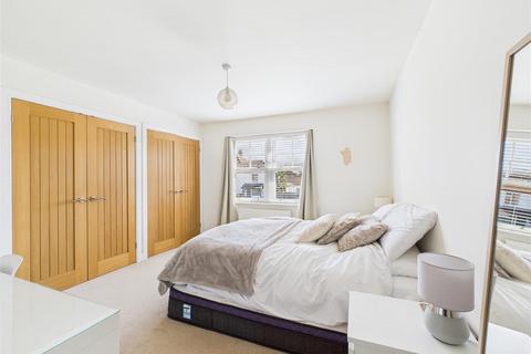 70a Fleet End Road, Warsash, Southampton, SO31 9JG
