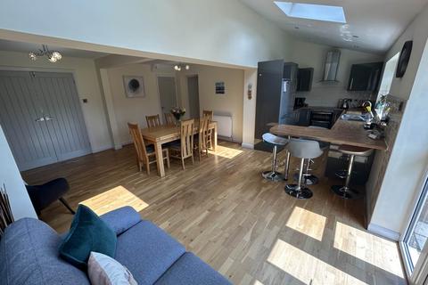 4 bedroom link detached house for sale, Redwood, Chadderton, OL9 9UG