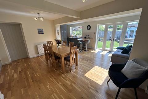 4 bedroom link detached house for sale, Redwood, Chadderton, OL9 9UG
