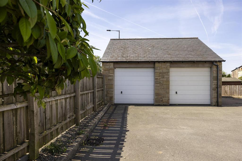 External 04.jpg