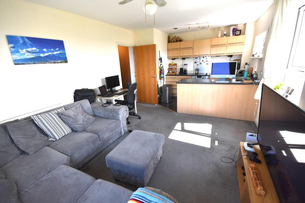 Open plan living/kitchen