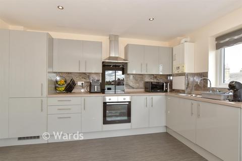 2 bedroom flat for sale, London Road, Sittingbourne, Kent