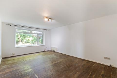 2 bedroom flat for sale, Kingston Hill- CLOSE TO HOSPITAL