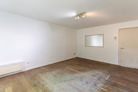 2 bedroom flat for sale, Kingston Hill- CLOSE TO HOSPITAL