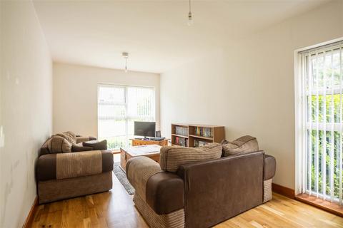 1 bedroom apartment for sale, Robinwood Court, Leeds LS8