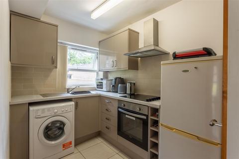 1 bedroom apartment for sale, Robinwood Court, Leeds LS8