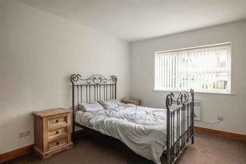 1 bedroom apartment for sale, Robinwood Court, Leeds LS8
