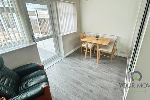 18 Charnwood Close, Shaw, Oldham, OL2 7LY